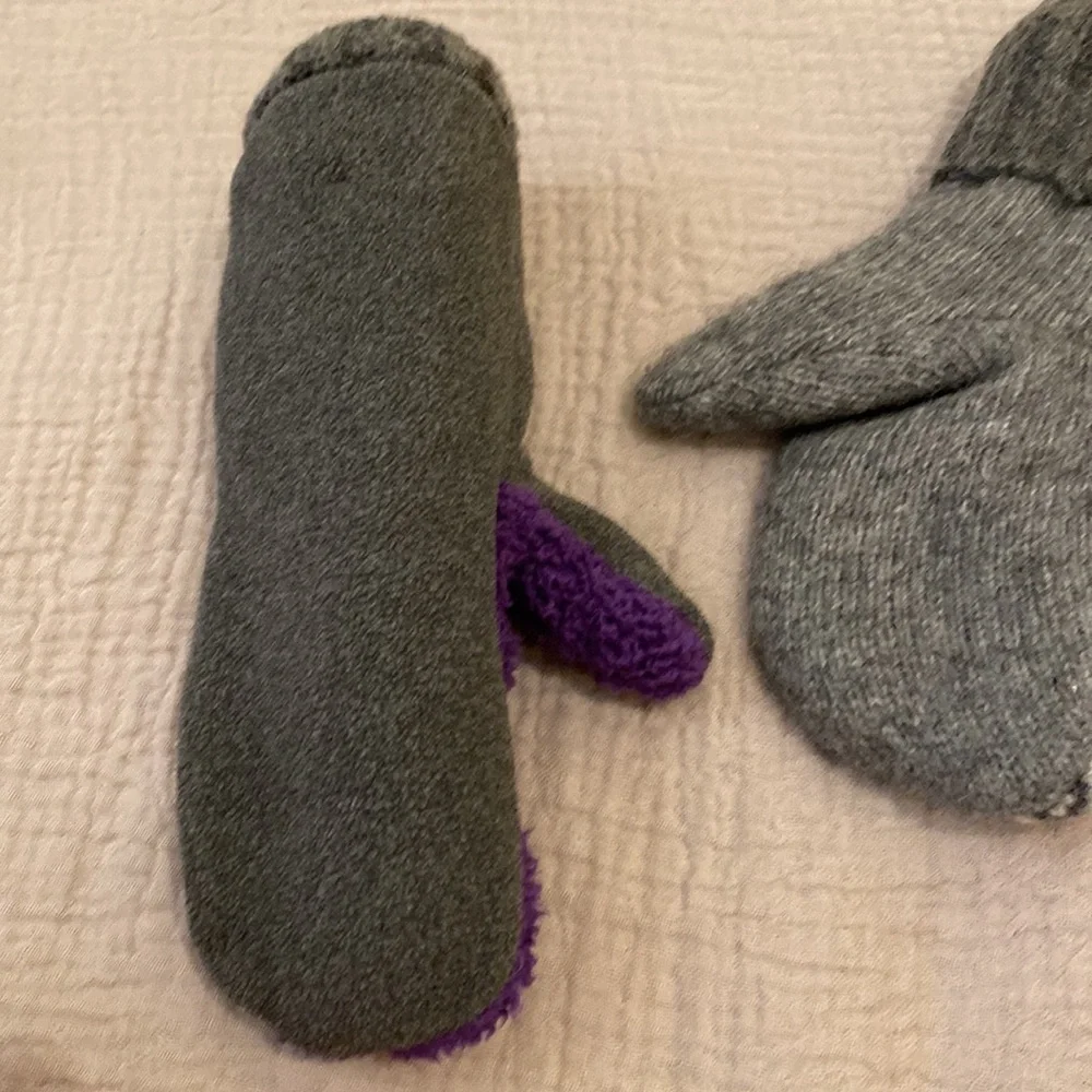 Wool gloves.